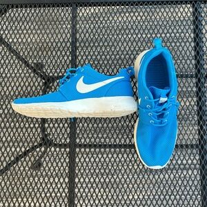 Nike Blue and White Sneakers with Athletic Silhouette